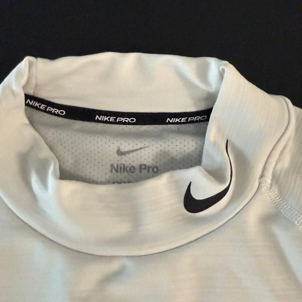 Nike Pro Dri-FIT Mens Small White Mock Neck Long Sleeve Slim Fit Base Layer